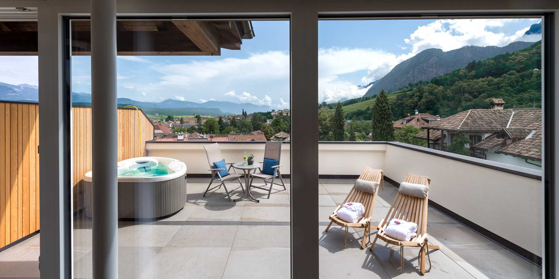 Penthouse Suite Graf - Terrace with private whirlpool